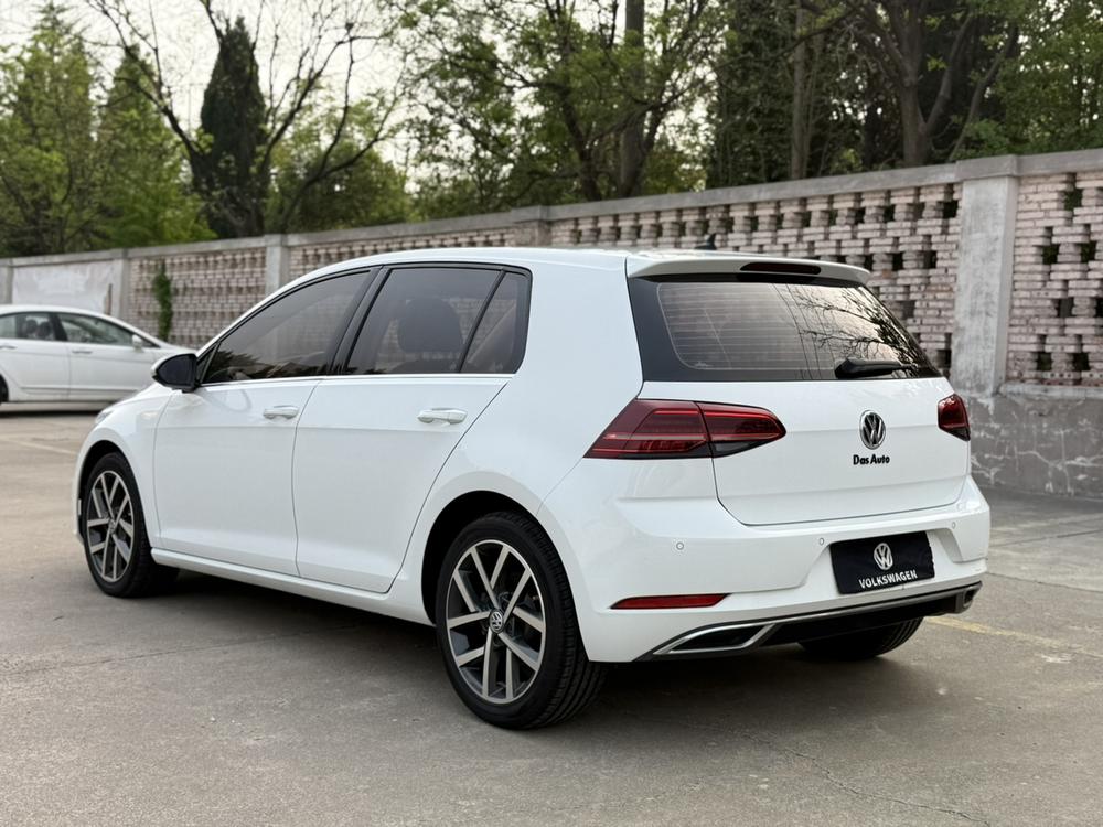 Volkswagen Golf 2020 car image #4