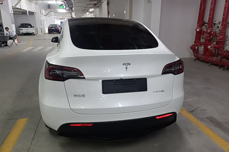 Tesla Model Y 2023 #6 Tesla Model Y 2023 car image #6