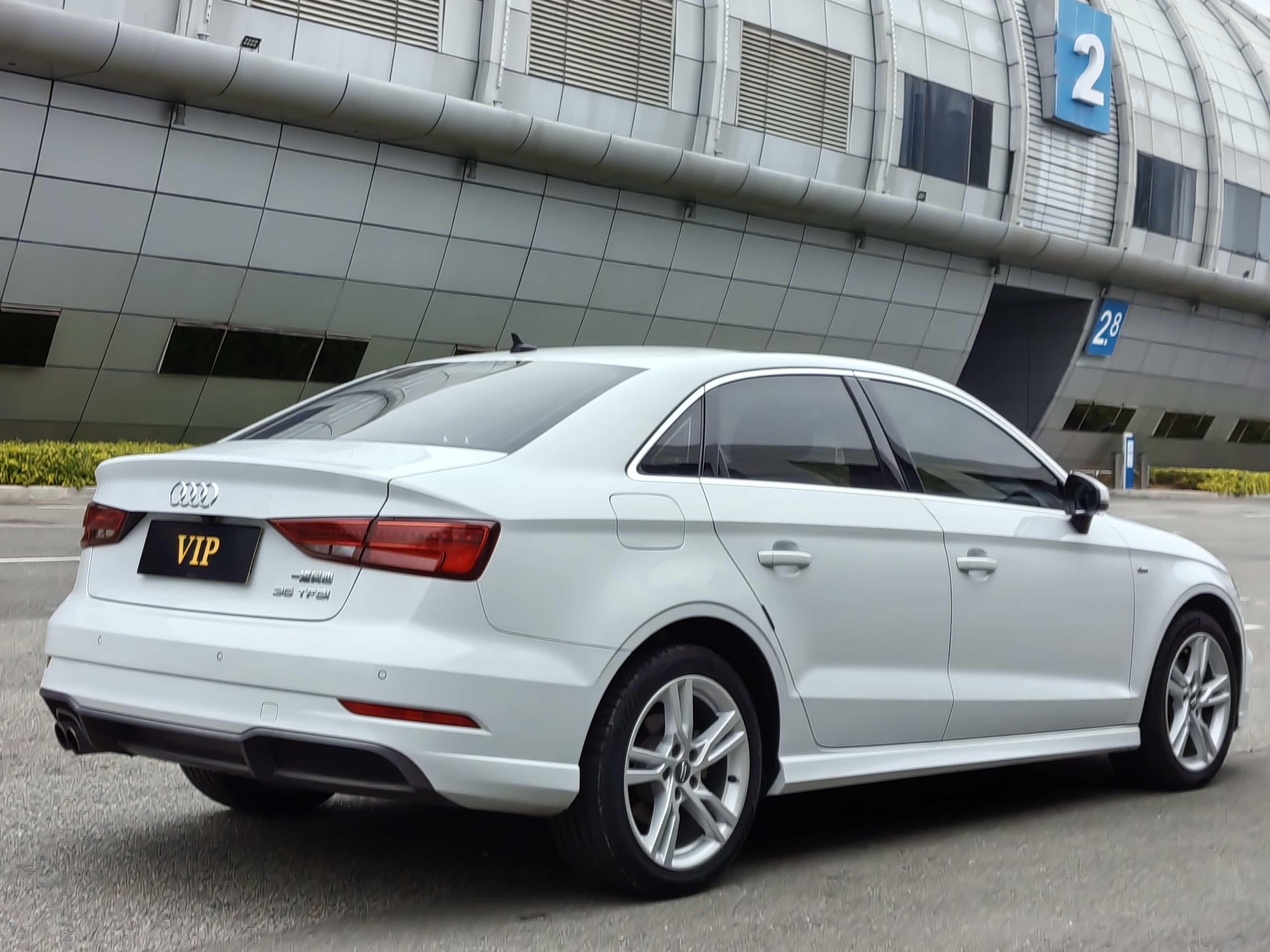 Audi A3 2018 car image #9