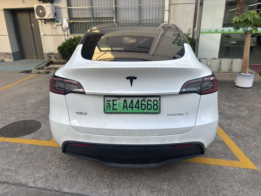 Tesla Model Y 2024 #5 Tesla Model Y 2024 car image #5