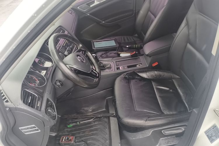 Volkswagen Golf 2017 car image #15