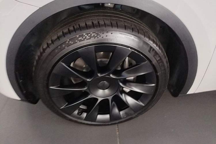 Tesla Model Y 2023 #9 Tesla Model Y 2023 car image #9