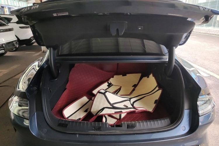 MI SU7 2024 immagine di auto #19