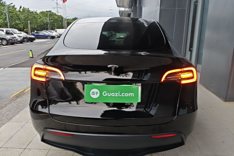 Tesla Model Y 2023 #6 Tesla Model Y 2023 car image #6