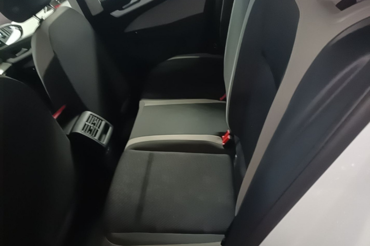 Volkswagen Golf 2023 immagine di auto #13