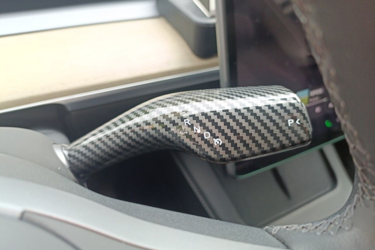 Tesla Model Y 2023 car image #18