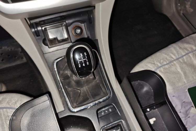 GEELY Emgrand 2015 #16 GEELY Emgrand 2015 car image #16