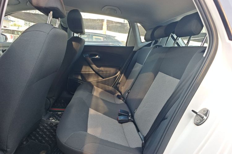 Volkswagen Polo 2017 car image #17