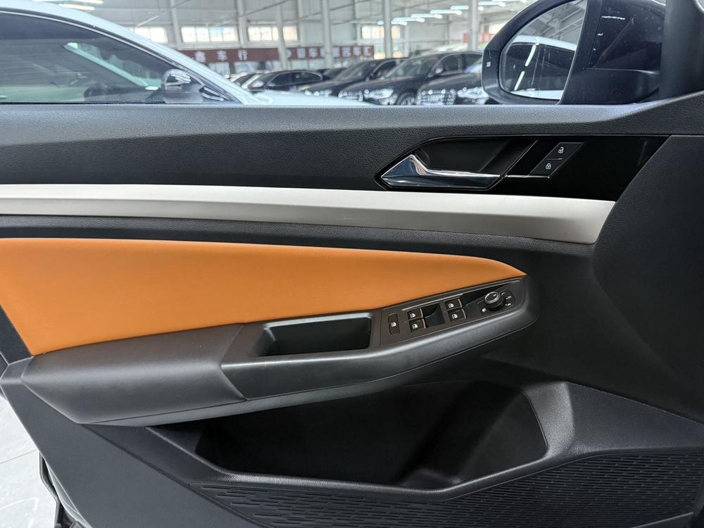 Volkswagen Bora 2023 car image #21