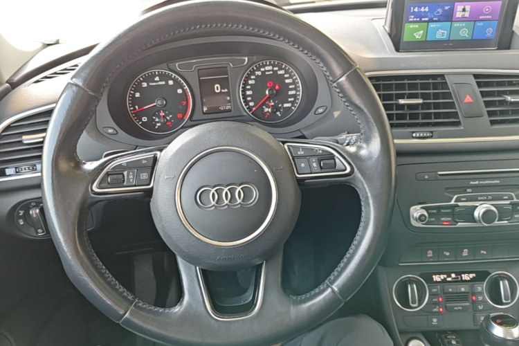 Audi Q3 2017 car image #11