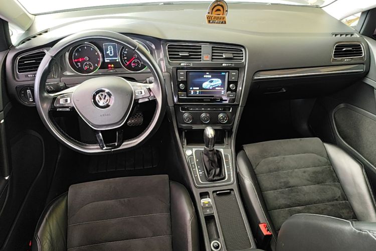 Volkswagen Golf 2018 изображение автомобиля #17