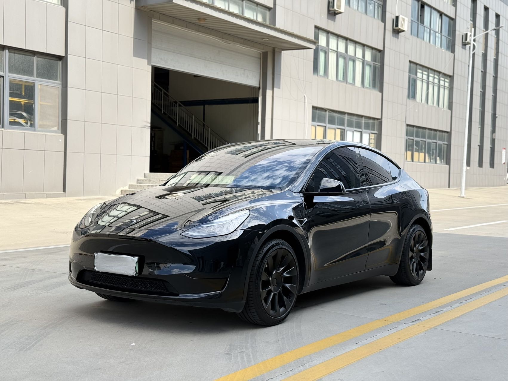 Tesla Model Y 2023 Tesla Model Y 2023 car image