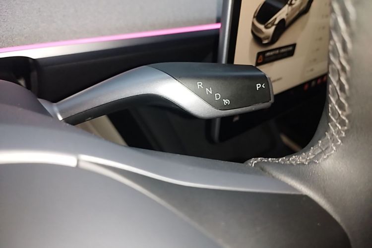 Tesla Model Y 2024 #14 Tesla Model Y 2024 car image #14
