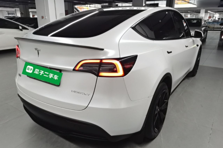 Tesla Model Y 2024 #7 Tesla Model Y 2024 car image #7
