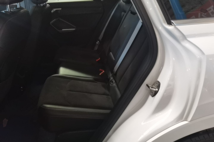 Audi Q3 2019 #17 Audi Q3 2019 car image #17