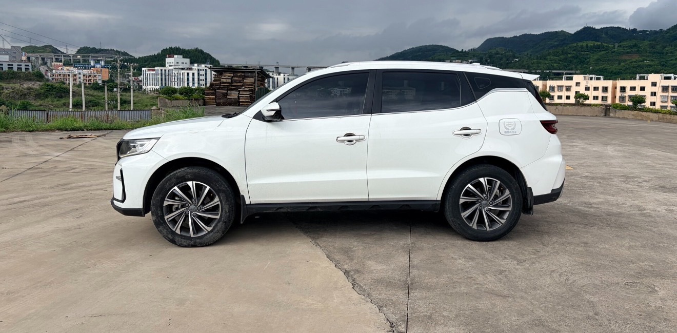 GEELY Vision X6 2022 car image #2