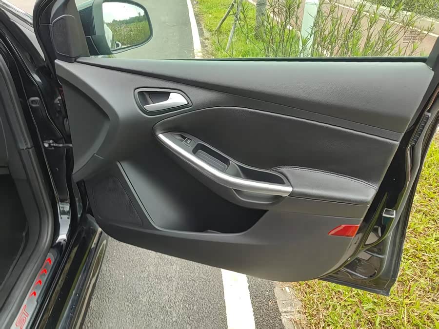 Ford Focus (Imported) 2014 car image #38