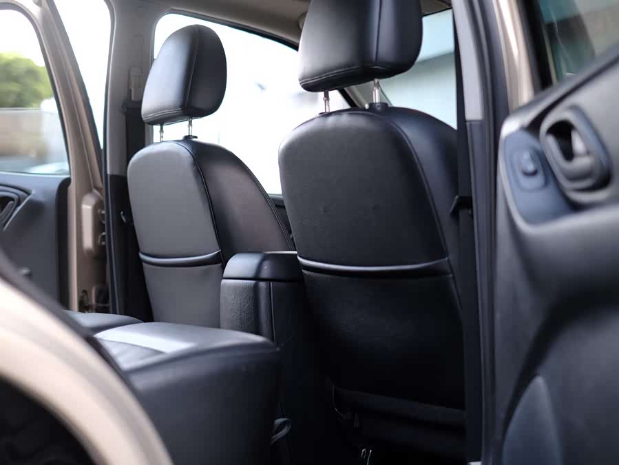 Ford Escape (Imported) 2007 immagine di auto #38