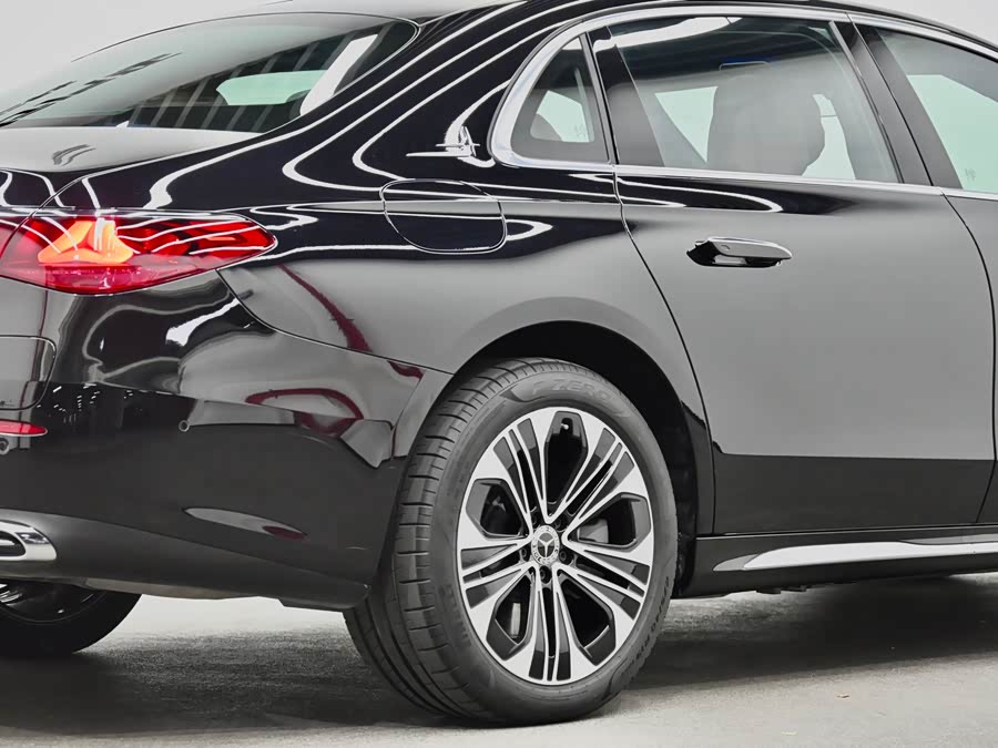 Mercedes-Benz E Class New Energy 2024 car image #38