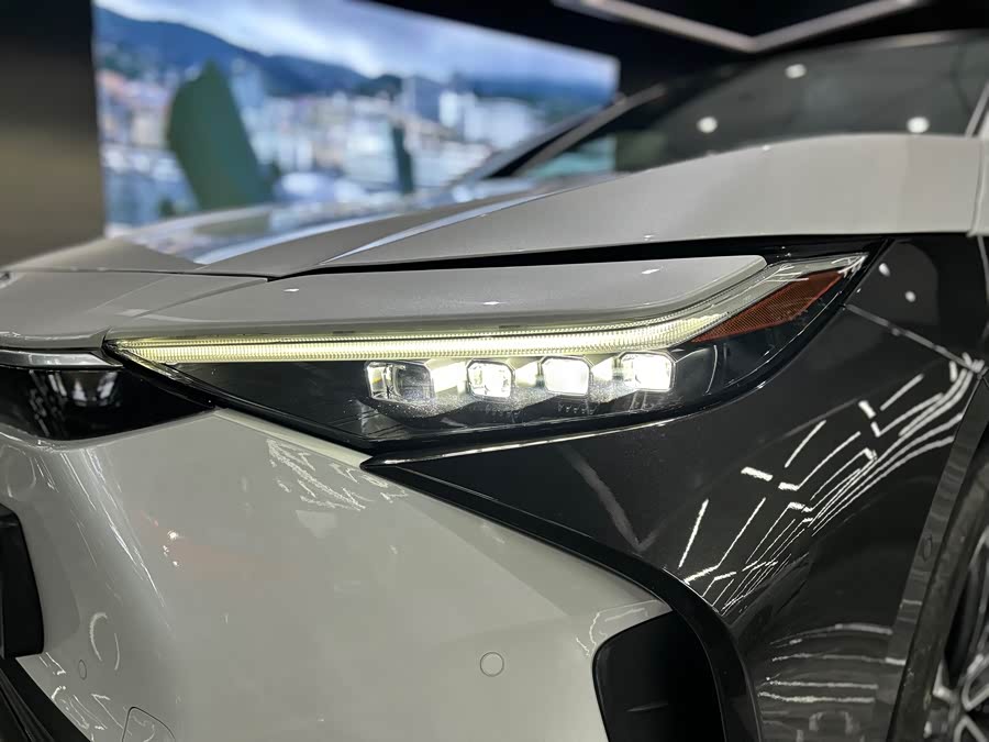 Toyota bZ4X 2022 immagine di auto #38