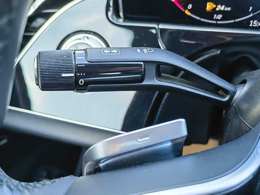 Mercedes-Benz E Class New Energy 2024 car image #38