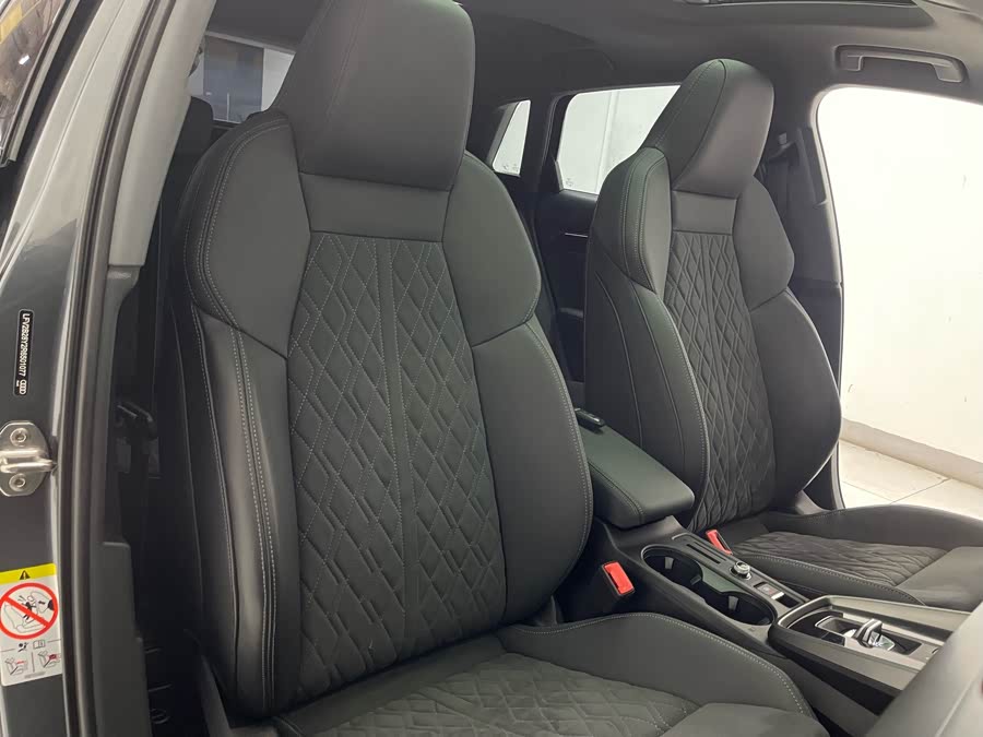 Audi A8 2021 imagen de coche #38