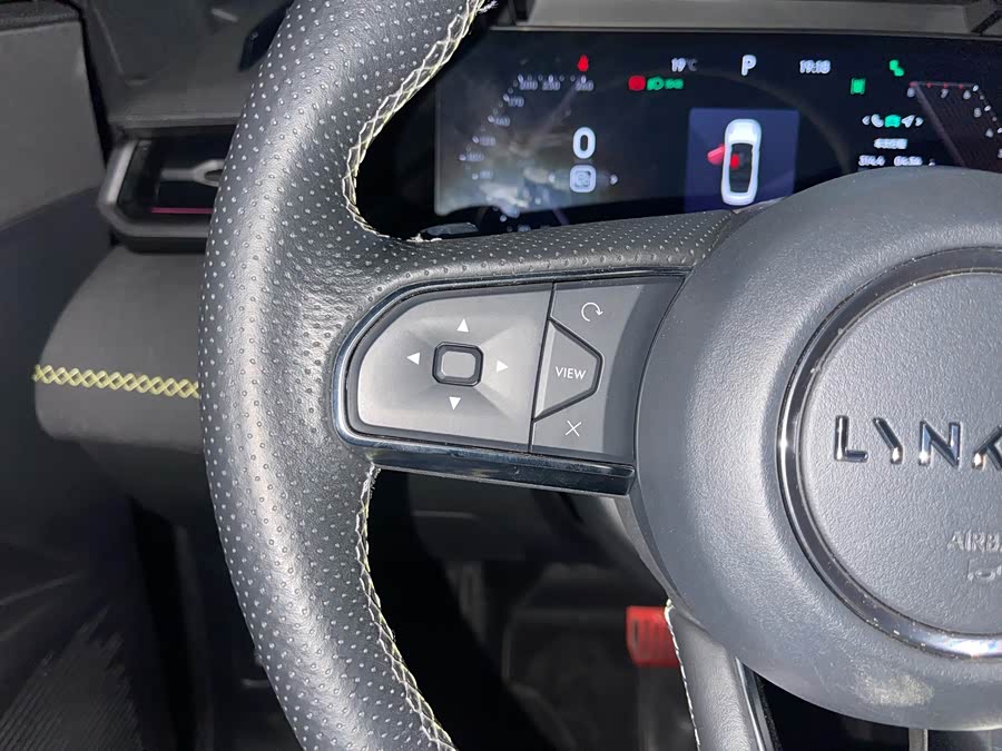 Lynk & Co 03 2022 car image #38