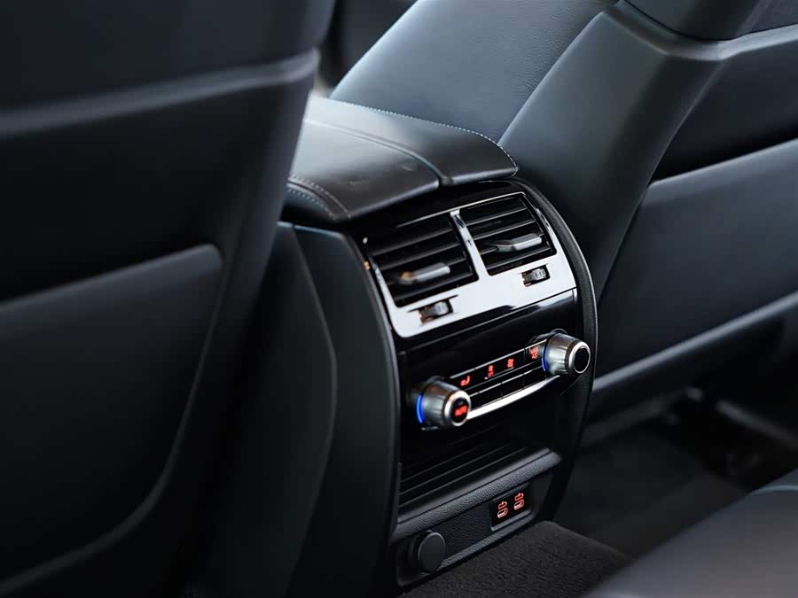 BMW M5 2022 صورة سيارة #38