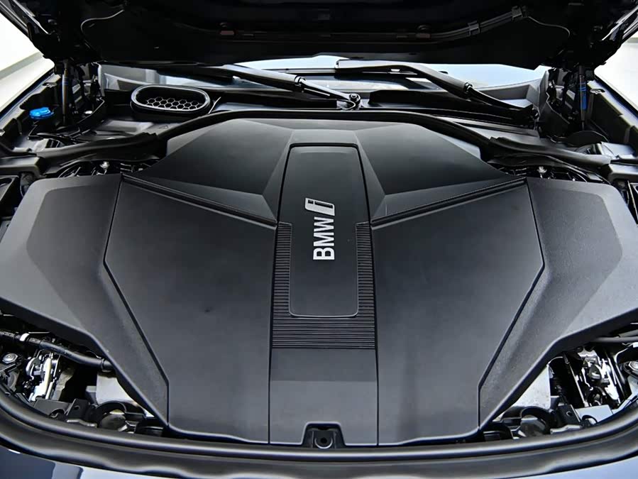 BMW i7 2024 car image #38