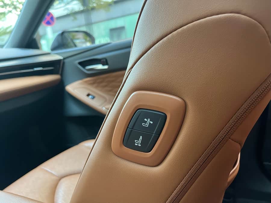 Toyota Avalon 2022 car image #38