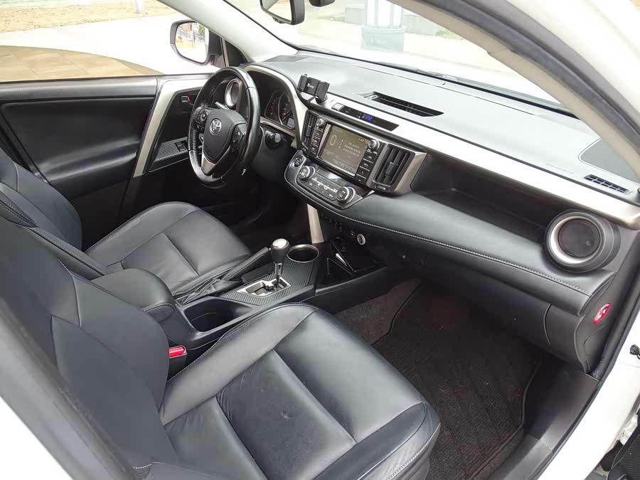 Toyota RAV4 2015 car image #38