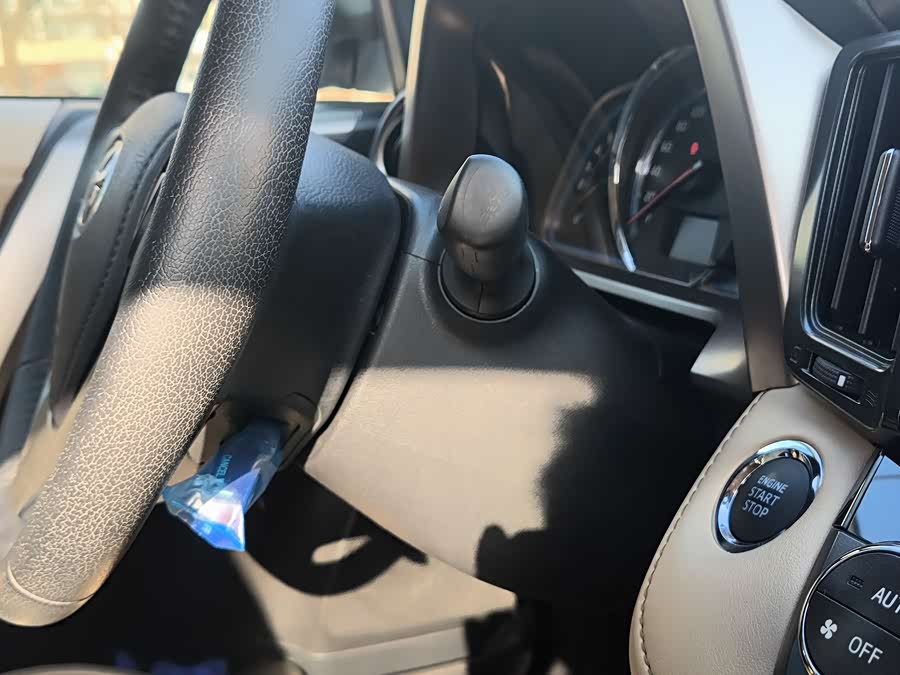 Toyota RAV4 2015 car image #38