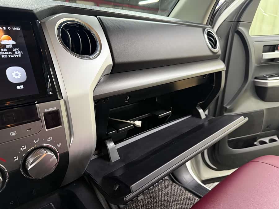 Toyota Tundra 2018 immagine di auto #38