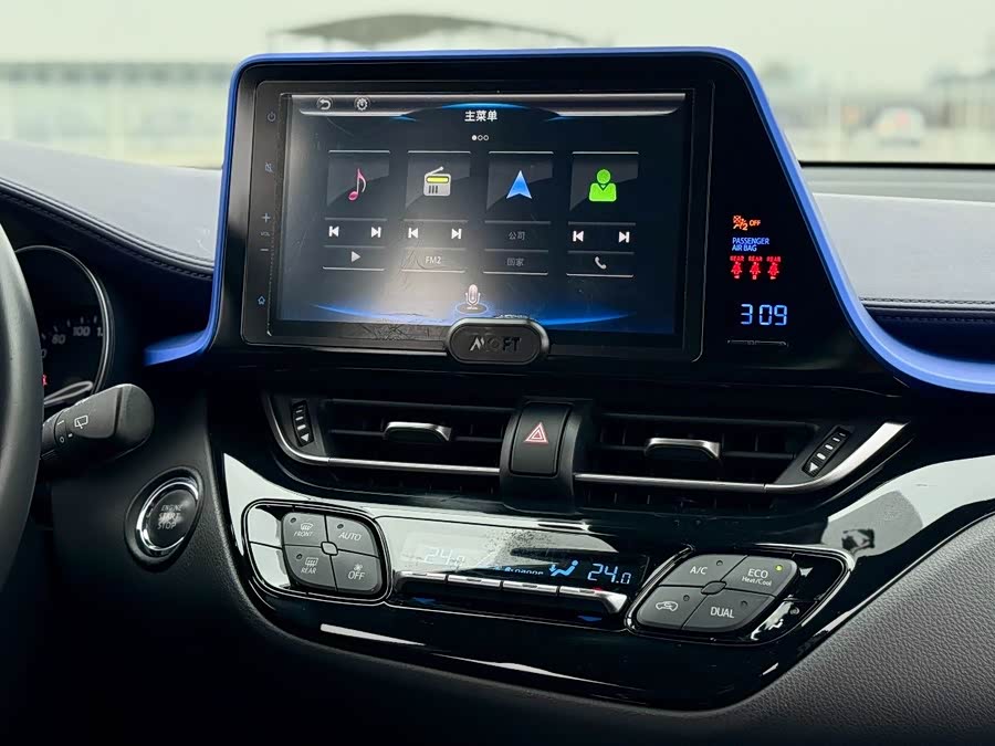Toyota C-HR 2018 #38 Toyota C-HR 2018 car image #38