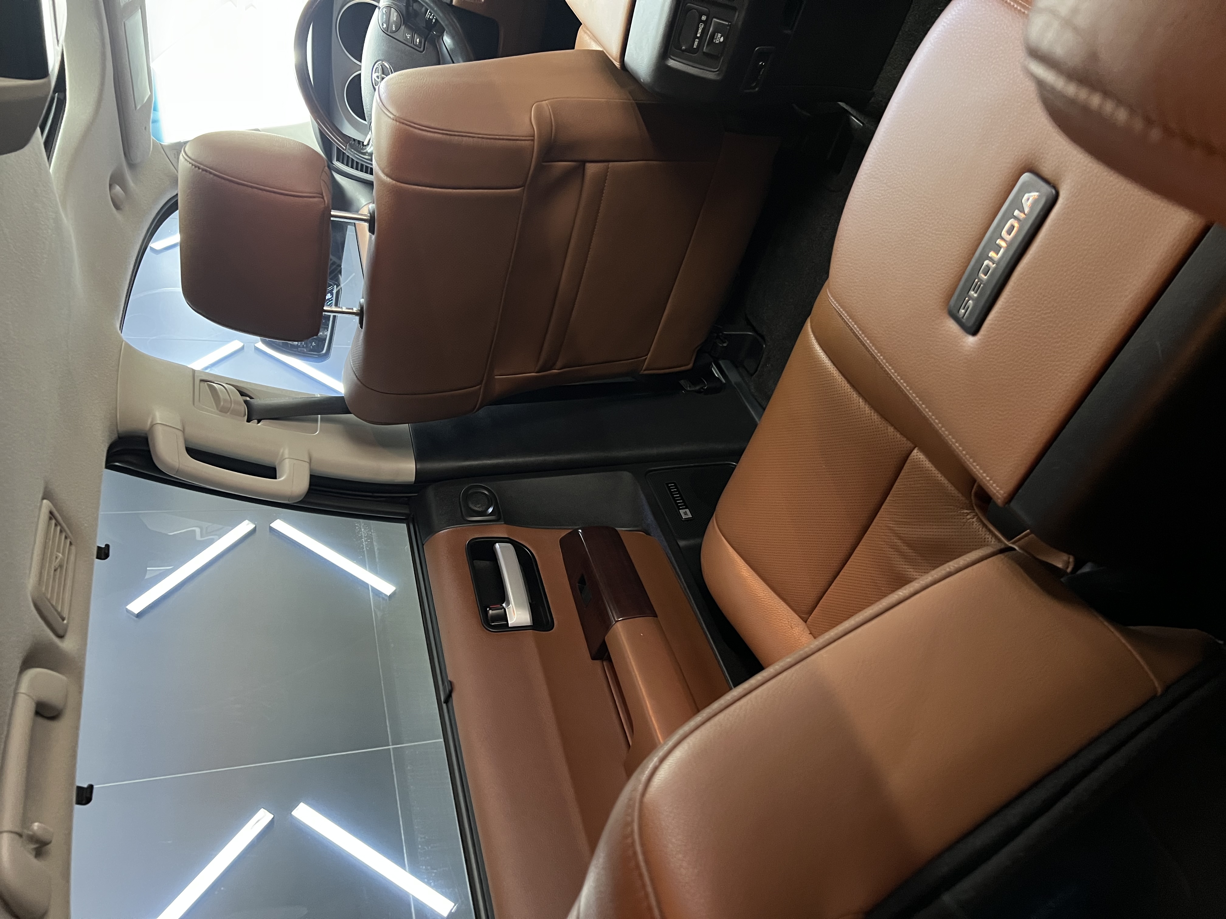 丰田 红杉 2011 汽车图片 #38