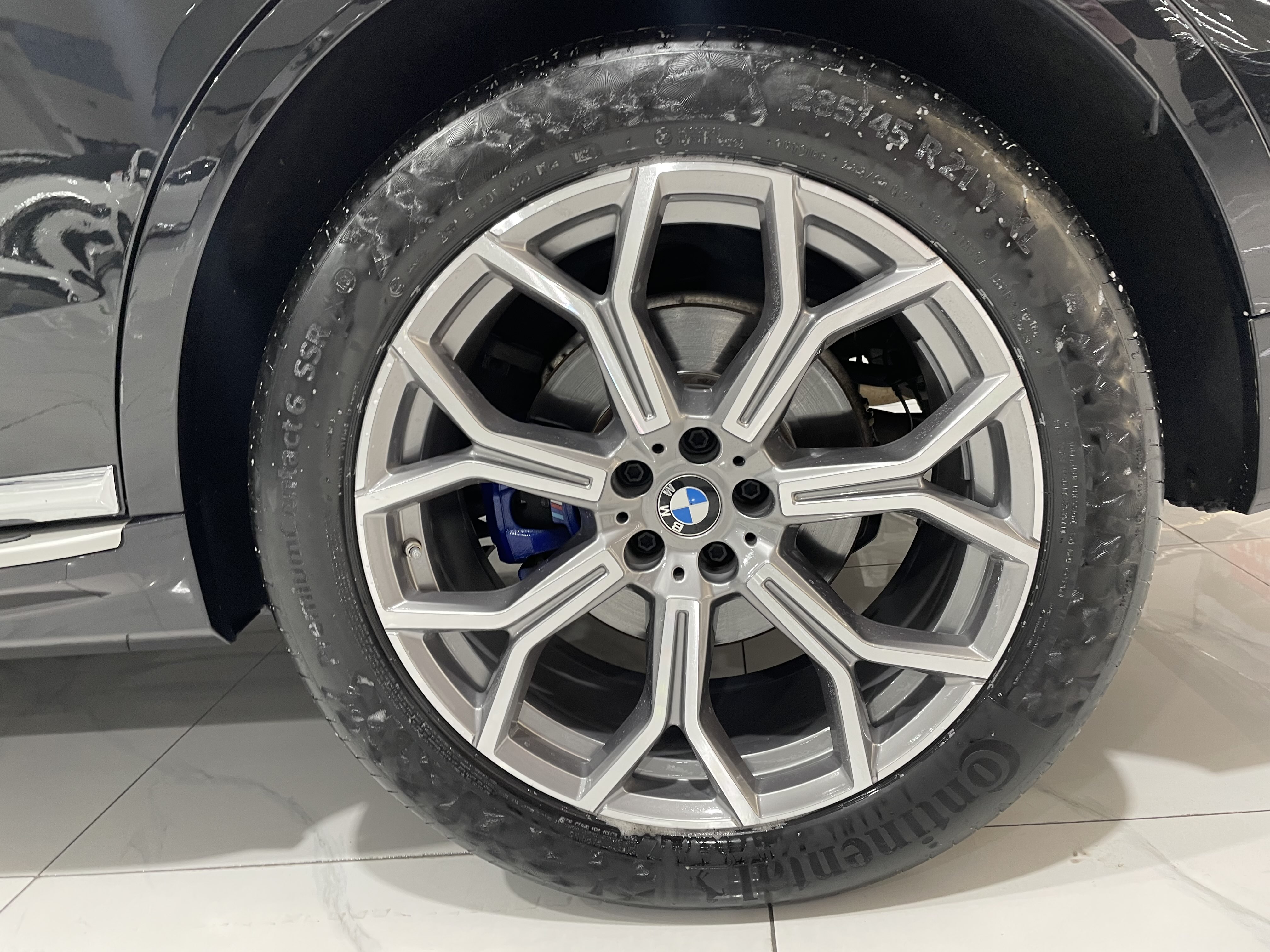 BMW X7 M60i 2021 car image #38