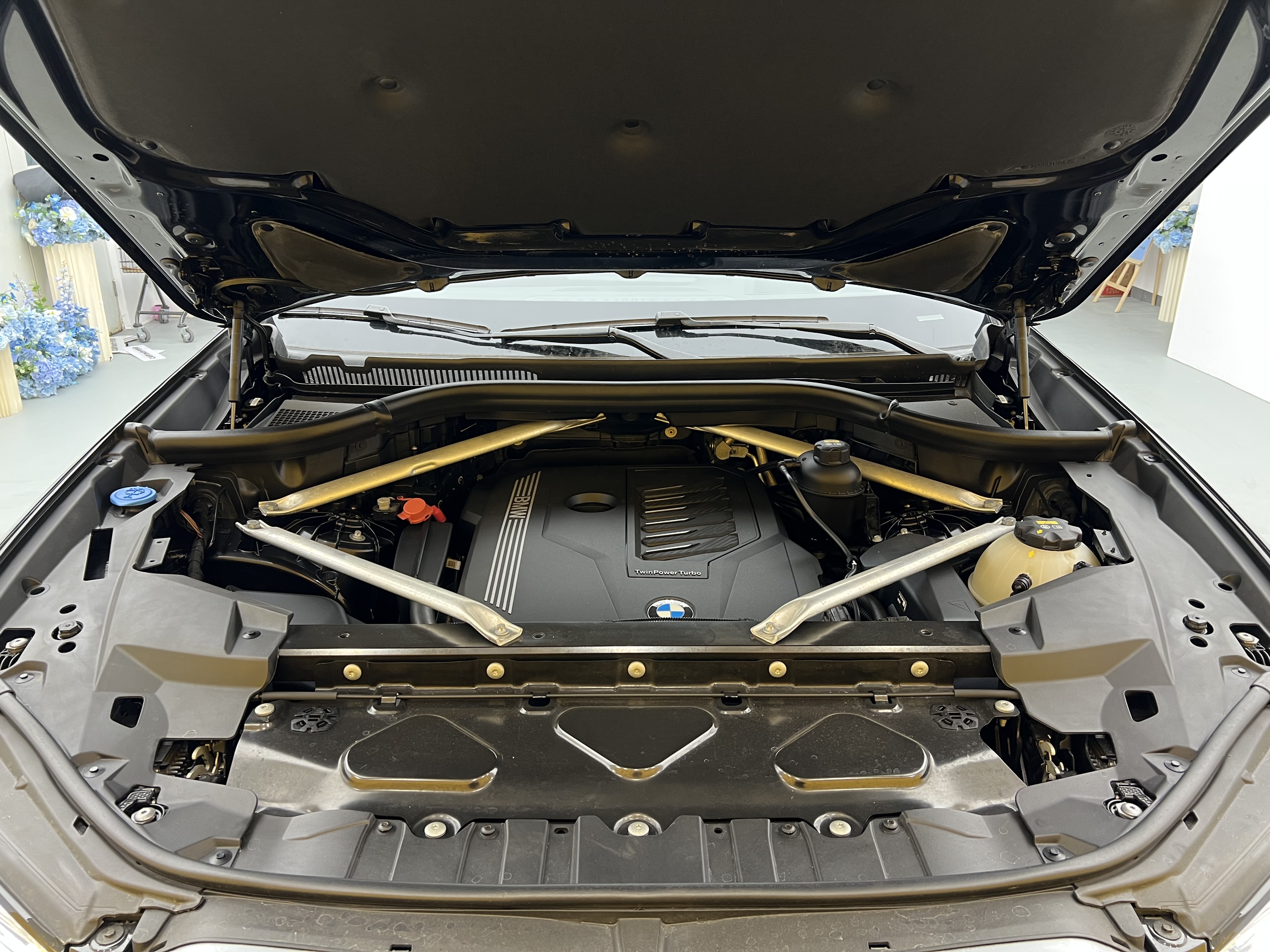 BMW X6 2021 car image #38