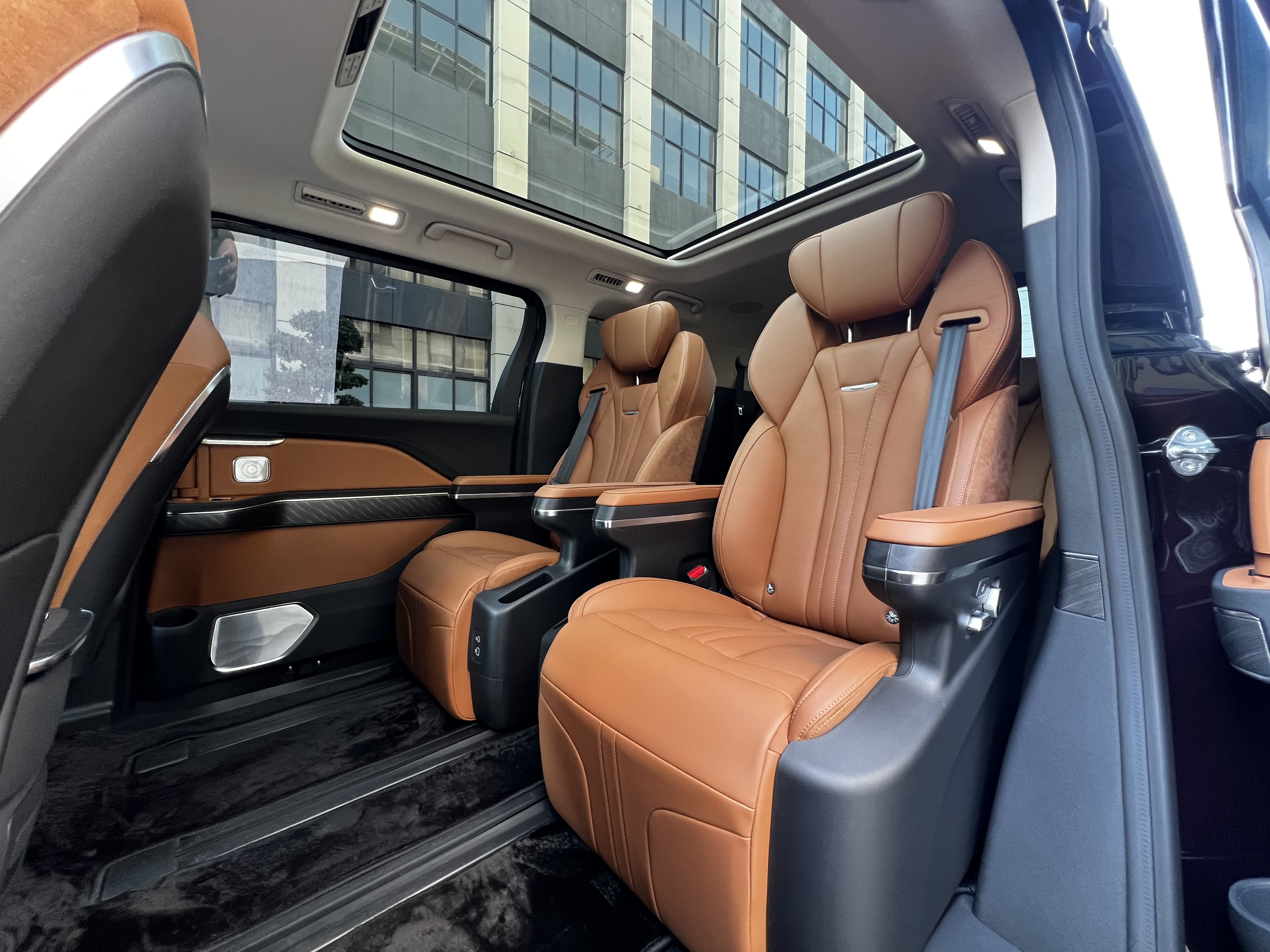 HongQi HQ9 PHEV 2024 #38 HongQi HQ9 PHEV 2024 car image #38