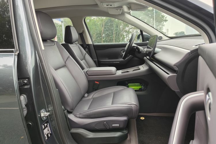 零跑汽车 零跑C10 2024 汽车图片 #38