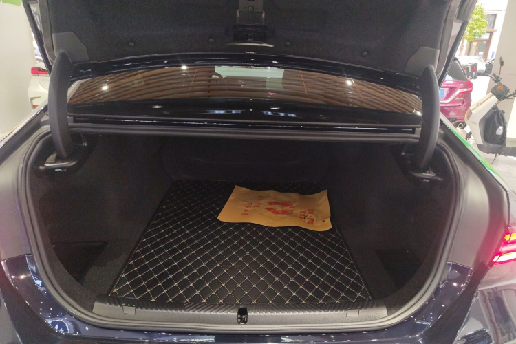 BMW i5 2024 car image #38