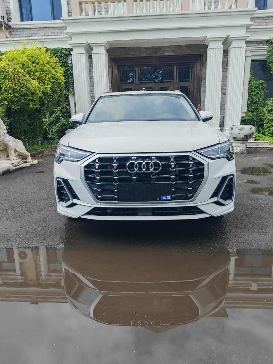 Audi Q3 2023 car image #2