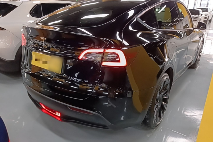 Tesla Model Y 2022 car image #5