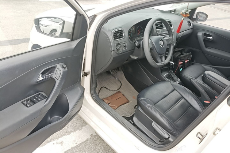Volkswagen Polo 2015 #16 Volkswagen Polo 2015 car image #16