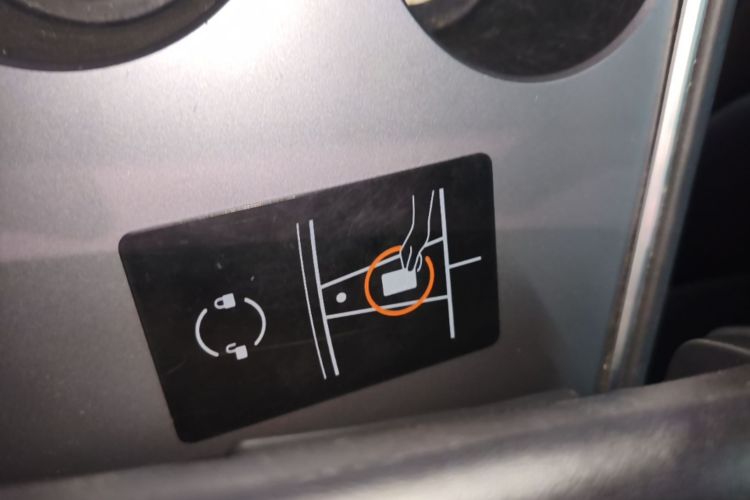 Tesla Model Y 2022 car image #9