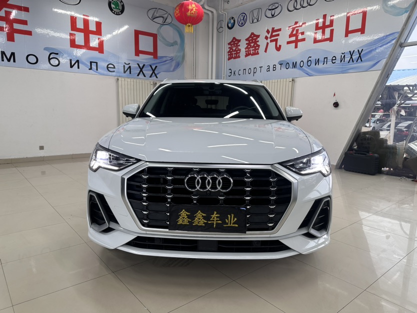 Audi Q3 2023 car image #2