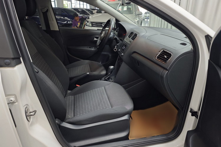 Volkswagen Polo 2016 #16 Volkswagen Polo 2016 car image #16