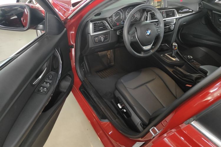 BMW 3 Series 2017 car image #12