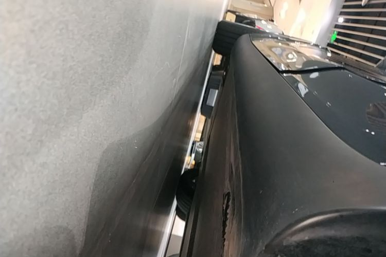Tesla Model Y 2025 immagine di auto #27
