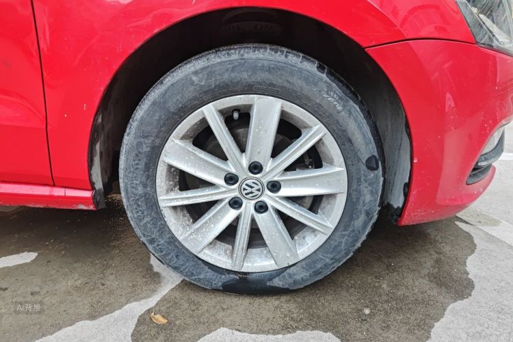 Volkswagen Polo 2015 car image #9