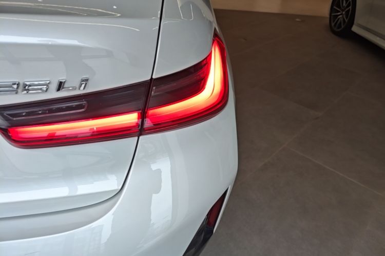 BMW 3 Series 2023 #8 BMW 3 Series 2023 car image #8
